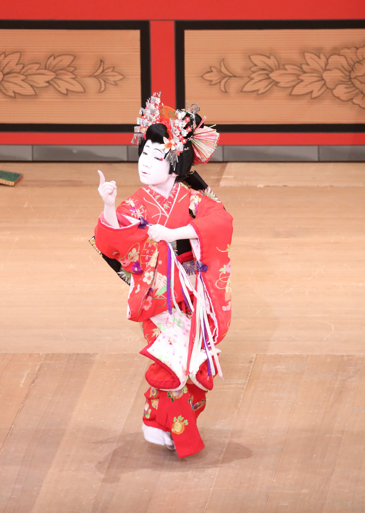 「音羽屋！」八代目尾上菊五郎＆六代目尾上菊之助、大阪松竹座に登場　愛らしい姿に大きな拍手も