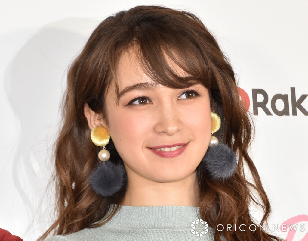 新婚の藤井サチ、3ショットの“家族写真”に反響　夫の顔もチラリ「旦那さまイケメン」「素敵な旦那様の顔が一瞬でも伝わる」