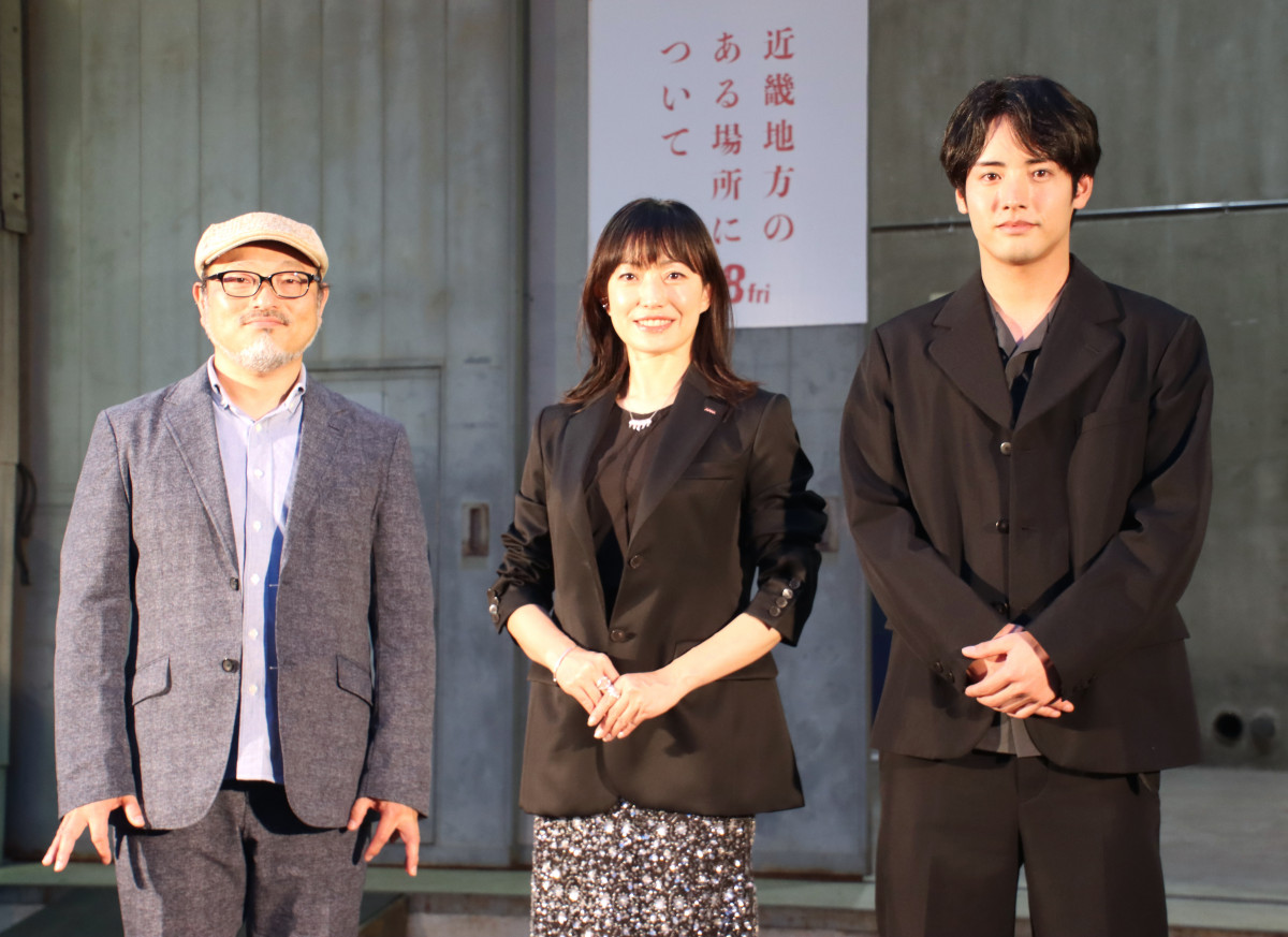 菅野美穂＆赤楚衛二、ホラー映画『近畿地方のある場所について』舞台あいさつの会場は非公開→大阪の”ある場所”で　条件は謎解き