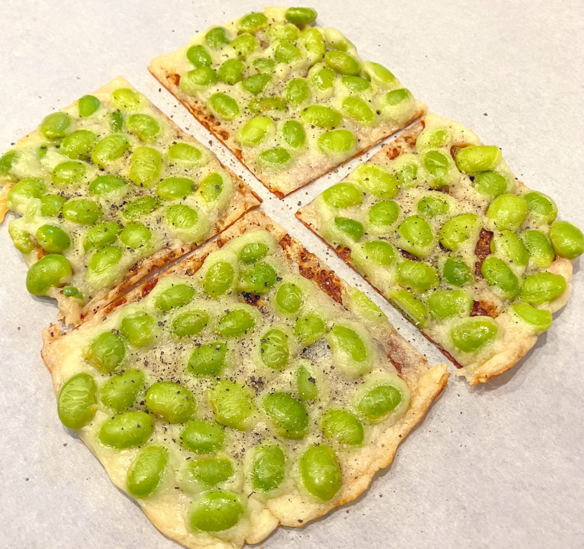 のせて焼くだけ“チーズ枝豆”の簡単レシピが「ひゃ〜美味しいに決まってる」「今度はこれでお酒飲まなきゃ」