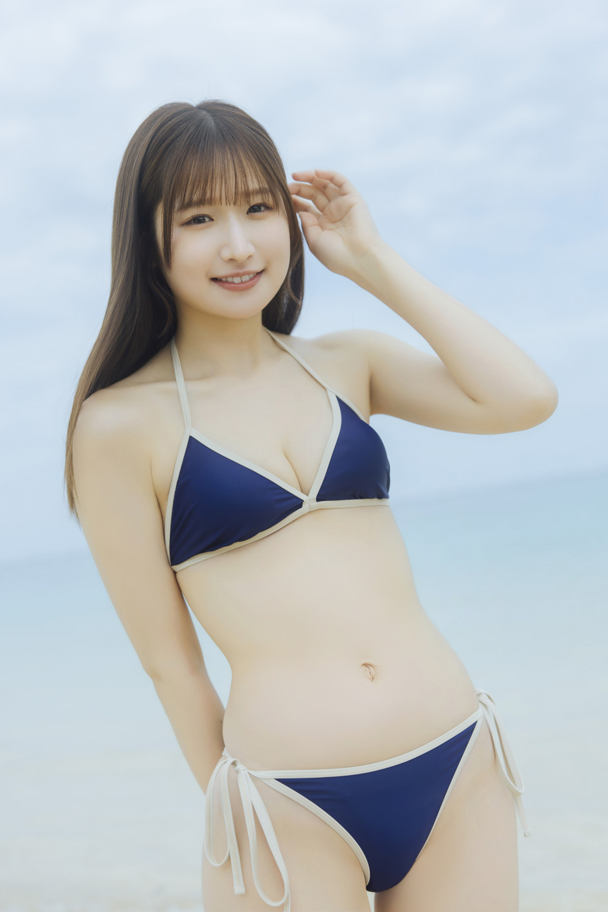 23歳・貝賀琴莉、スレンダーボディ披露「先輩の桃月なしこさんで、同じ雑誌に載ることができてとってもうれしいです」