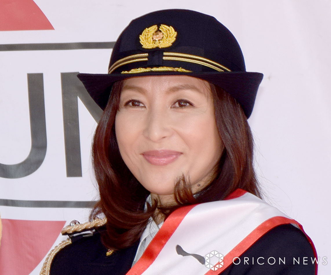 56歳・かとうれいこ、白いビーチでの撮影オフショットに反響「う〜ん良き」「本当にお美しい」「柔らかい表情が素晴らしいッスよね〜」