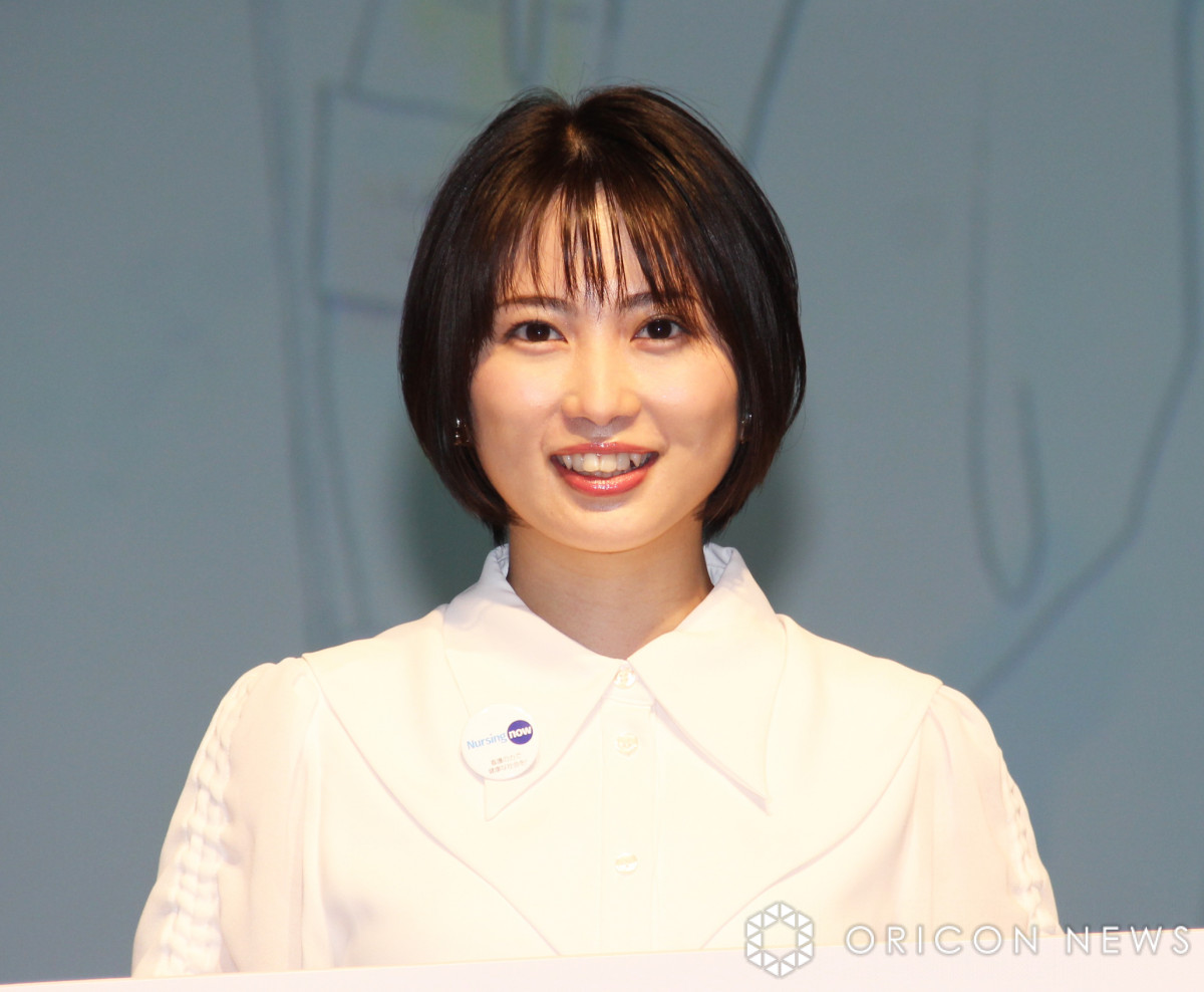 志田未来、「さすが女優」“ティラノサウルス”になりきる姿に反響「こんな可愛い恐竜なら、噛まれても許せる!!」