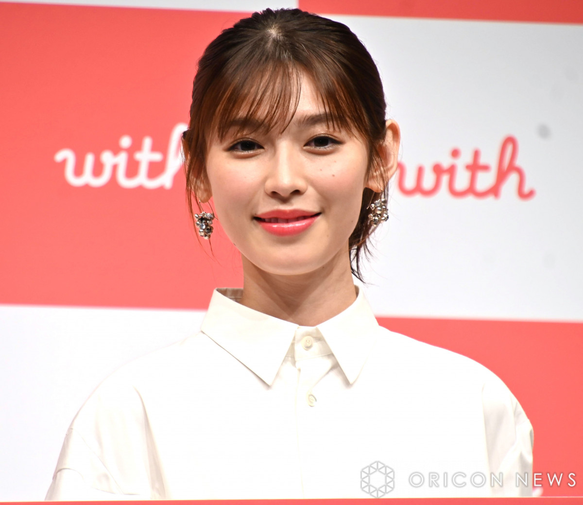 『私の夫』麗奈役で注目の白石聖、爽やかな雨の日ショット添え27歳の誕生日を報告