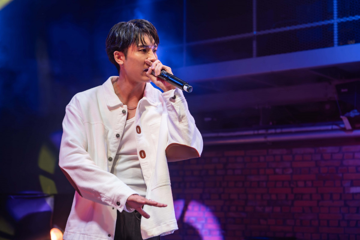 元PENTAGON・安達祐人、初のショーケース開催「本当に幸せです」　MAZZEL・HAYATOも登場