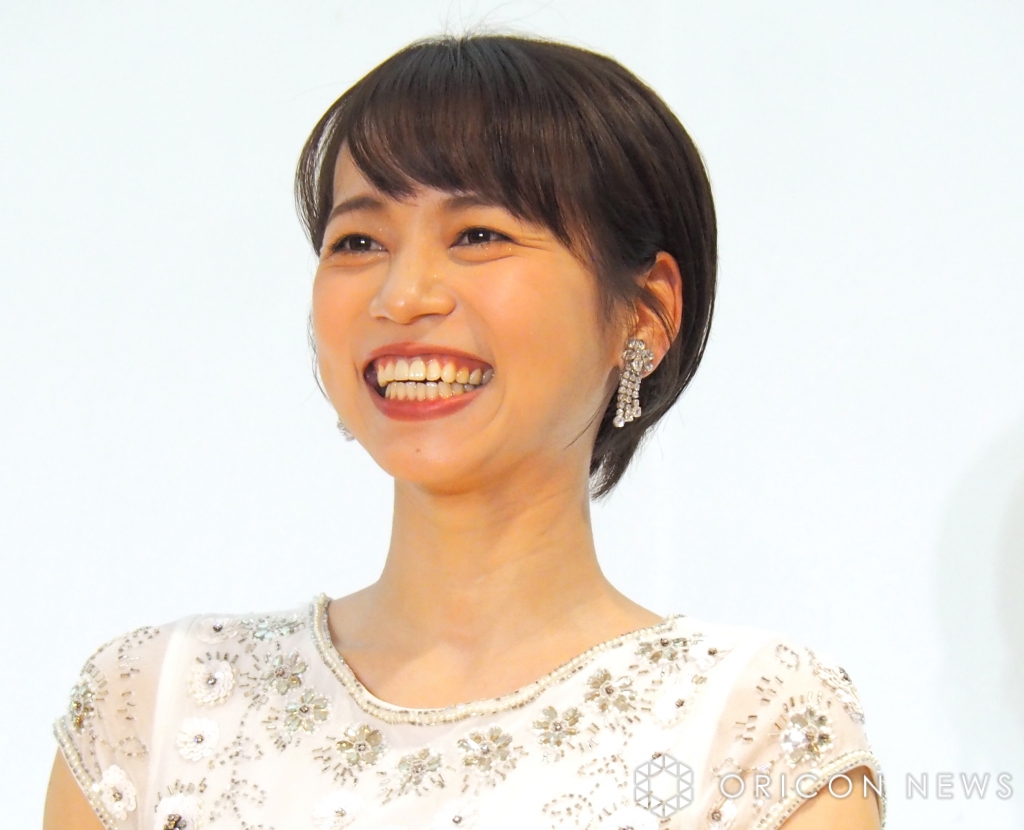 元宝塚雪組トップ娘役の真彩希帆、第1子出産を発表「愛おしいおでこを撫で、お世話をする日々を過ごしています」【報告全文】