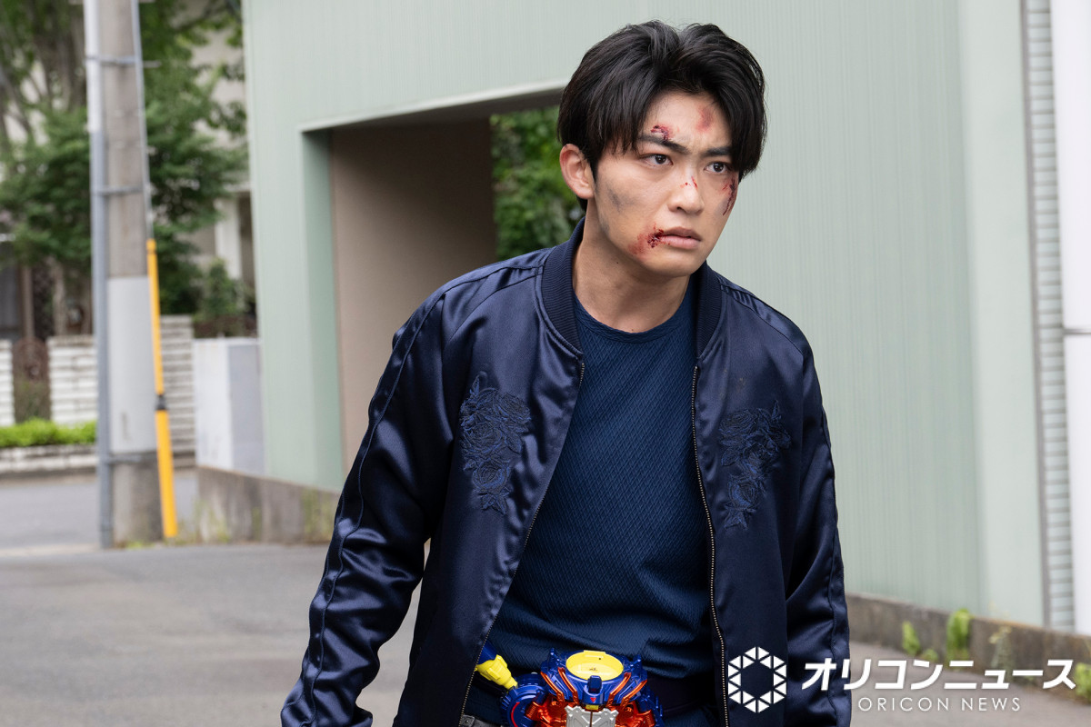 Vシネクスト『仮面ライダーガヴ』場面写真が解禁 絆斗、相変わらずボロボロ ラキアは人間界に戻る 幸果とリゼルが話す